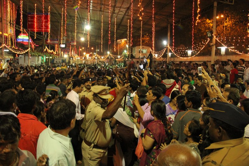 Crowded Siddhivinayak Temple