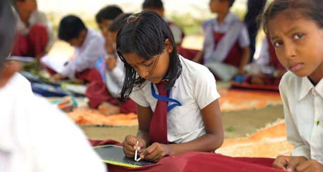 A School in Singrauli, MP where all 300 students write with Both Hands