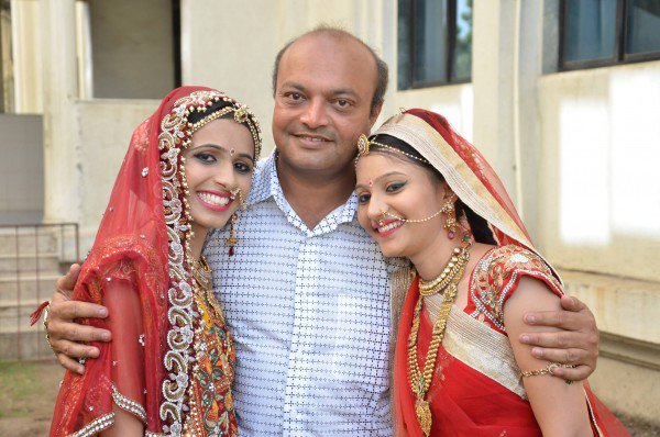 Mahesh Savani with his daughters