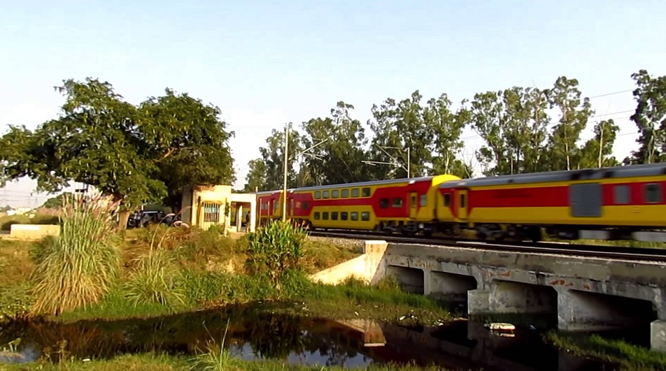 Lucknow Anand Vihar Double Decker Train