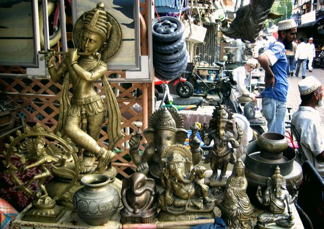 Chor Bazaar Bronze Items, Mumbai
