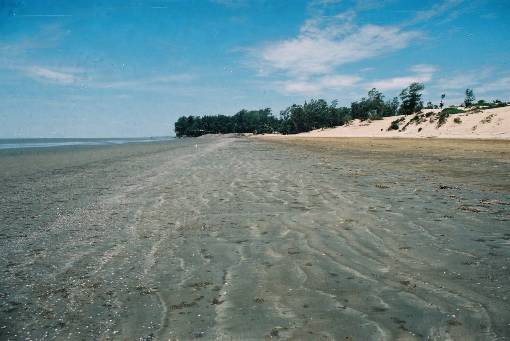 hide and seek beach chandipur odisha